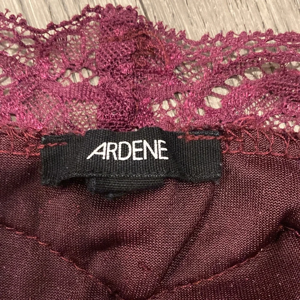 2 cropped camisoles La Senza and Ardene - Picture 3 of 9